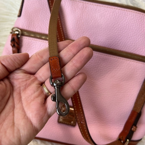 EUC Barbie pink💕Pebble Grain Dooney & Bourke shoulder bag - Picture 4 of 14